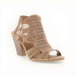 Coconuts Manhattan Collection ZUKA HEEL Sandals Beige Size 8M Strappy Die Cut